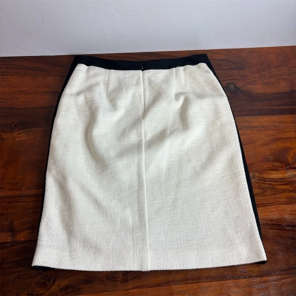 Nanette Lepore‎ Skirt Womens Size 10 Ivory Boucle Pencil Knee Black Trim